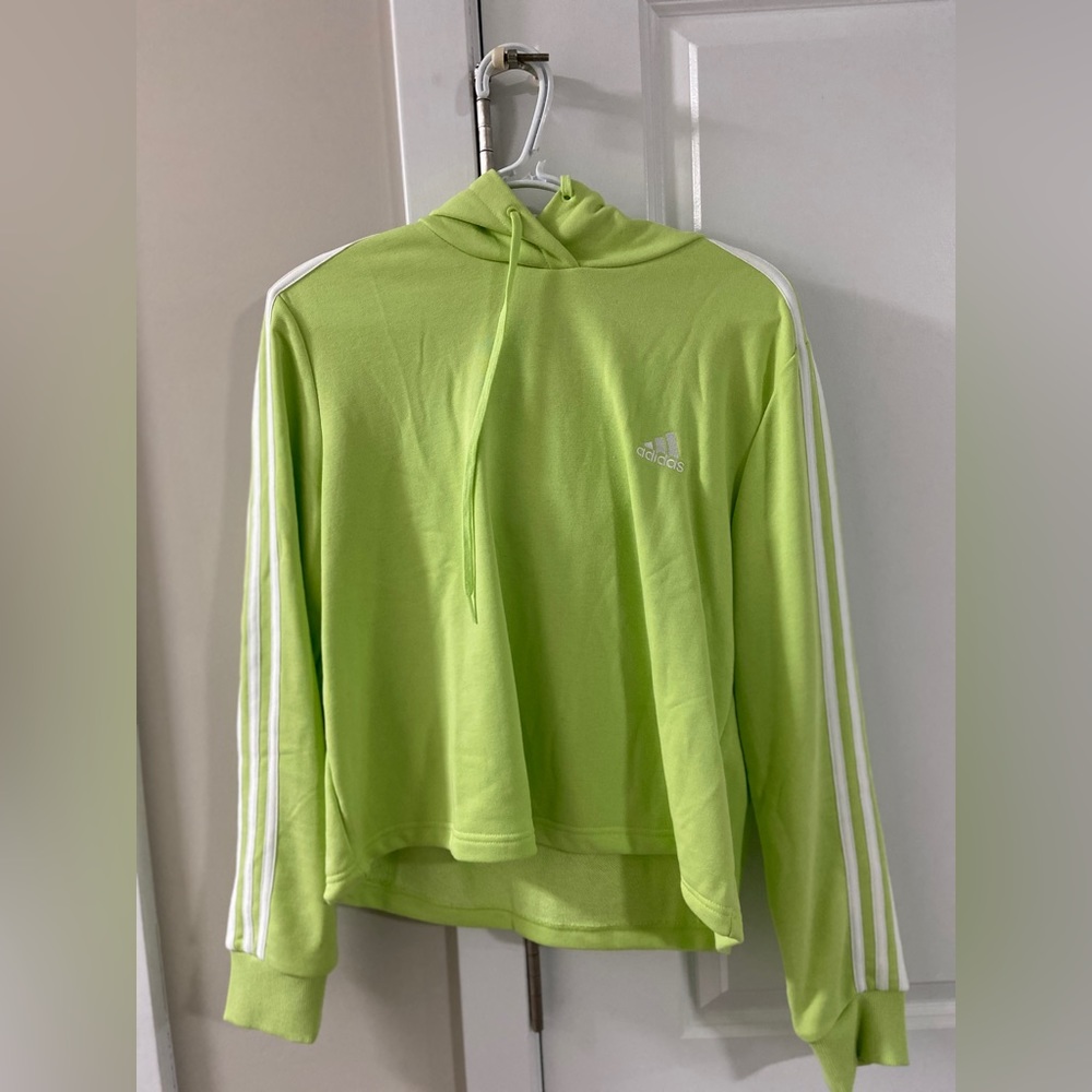 Women’s cropped hoodie.